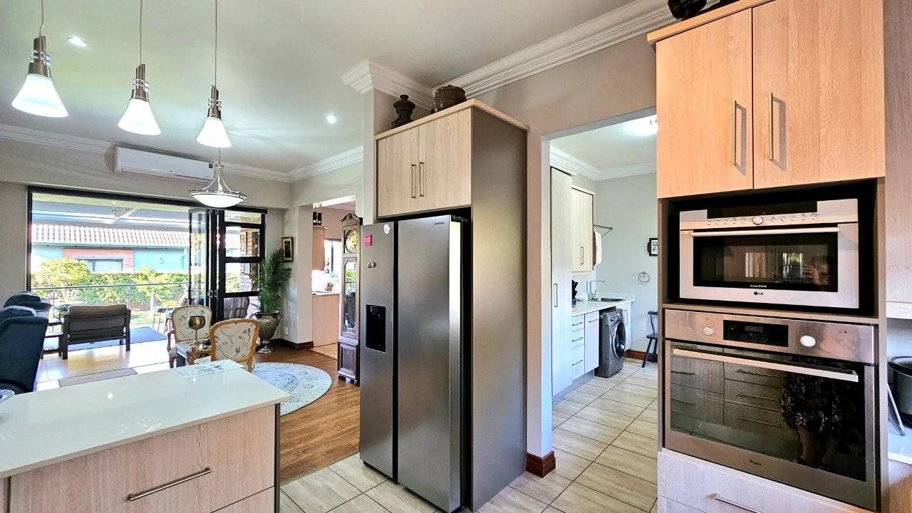 RETIRE@MIDSTREAM : YOU ARE GOING TO LOVE THIS PROPERTY. SOLE AND EXCLUSIVE MANDATED.