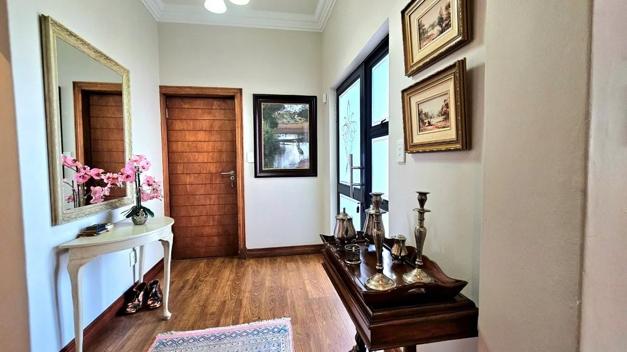 RETIRE@MIDSTREAM : YOU ARE GOING TO LOVE THIS PROPERTY. SOLE AND EXCLUSIVE MANDATED.