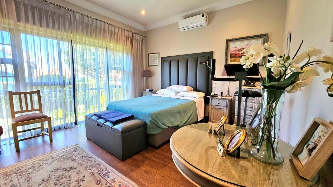 RETIRE@MIDSTREAM : YOU ARE GOING TO LOVE THIS PROPERTY. SOLE AND EXCLUSIVE MANDATED.