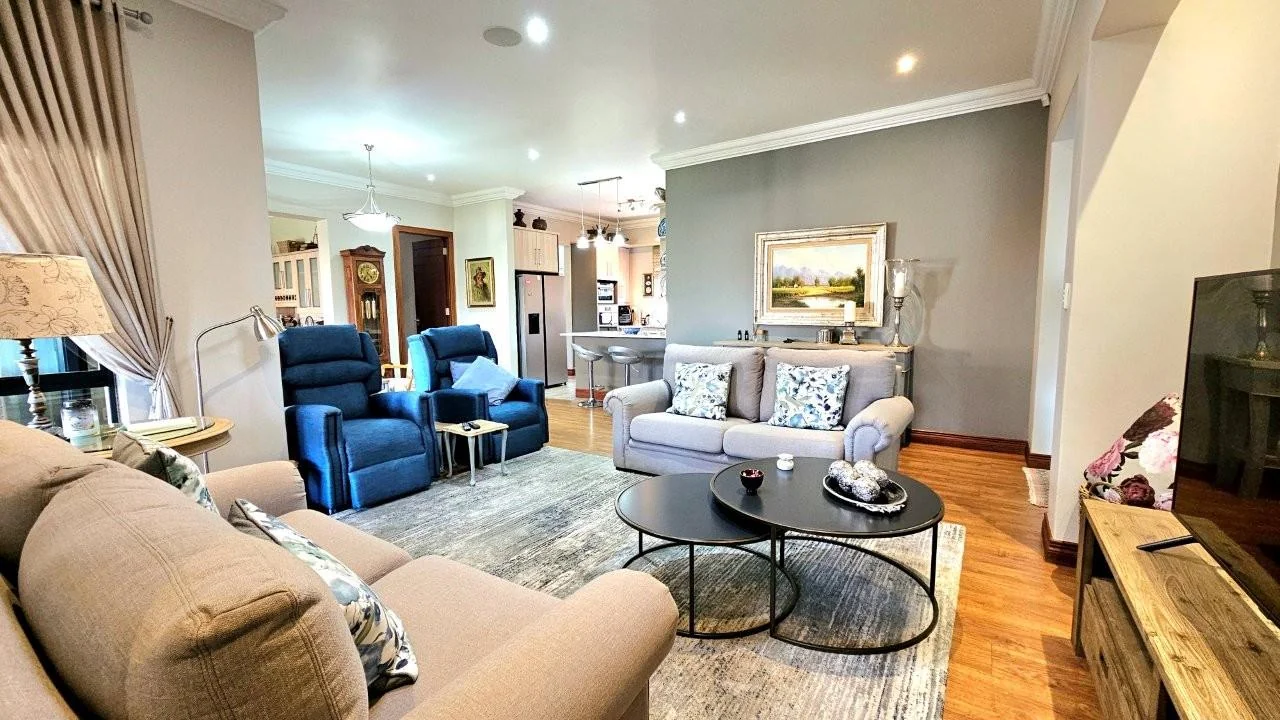 RETIRE@MIDSTREAM : YOU ARE GOING TO LOVE THIS PROPERTY. SOLE AND EXCLUSIVE MANDATED.