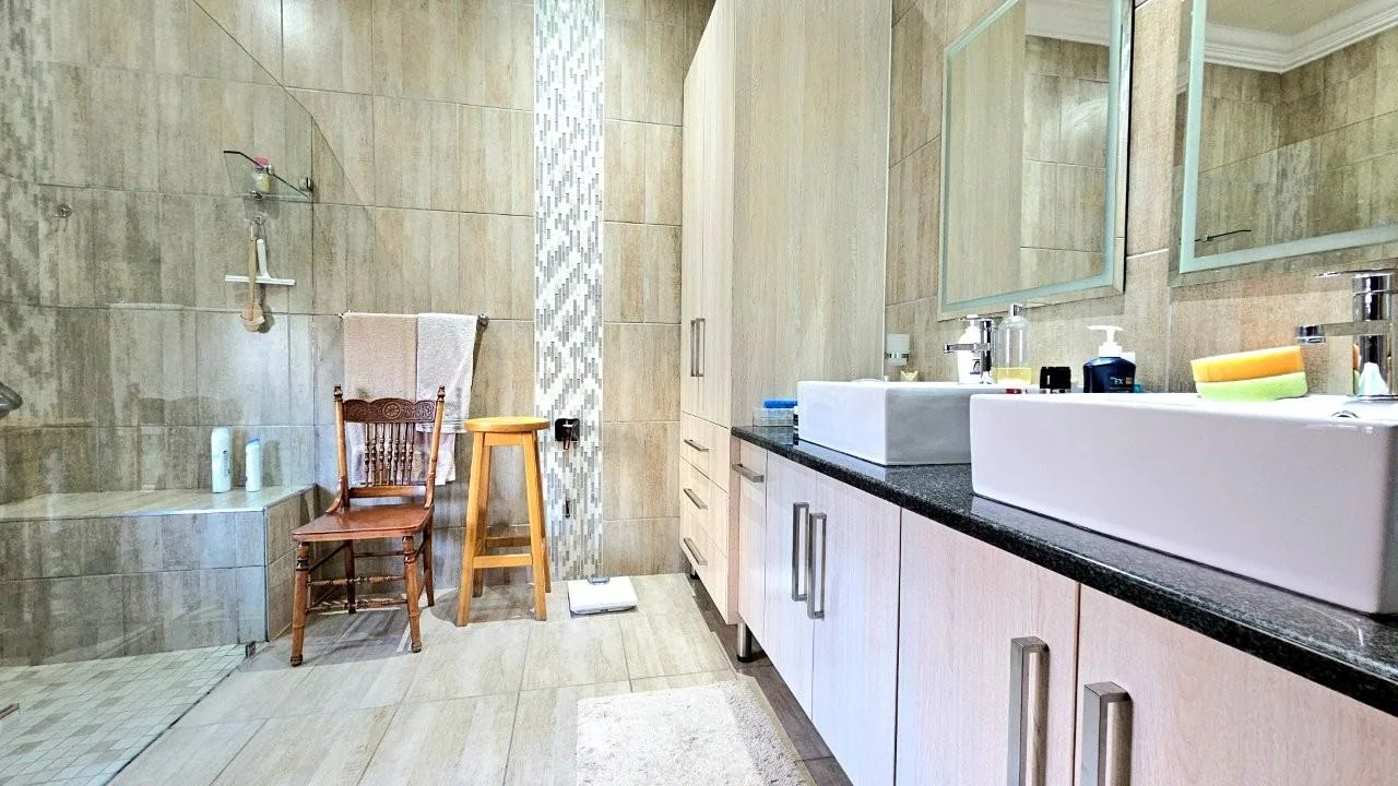 RETIRE@MIDSTREAM : YOU ARE GOING TO LOVE THIS PROPERTY. SOLE AND EXCLUSIVE MANDATED.