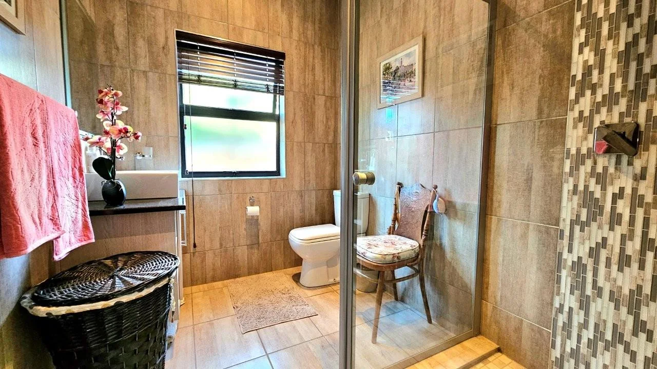 RETIRE@MIDSTREAM : YOU ARE GOING TO LOVE THIS PROPERTY. SOLE AND EXCLUSIVE MANDATED.