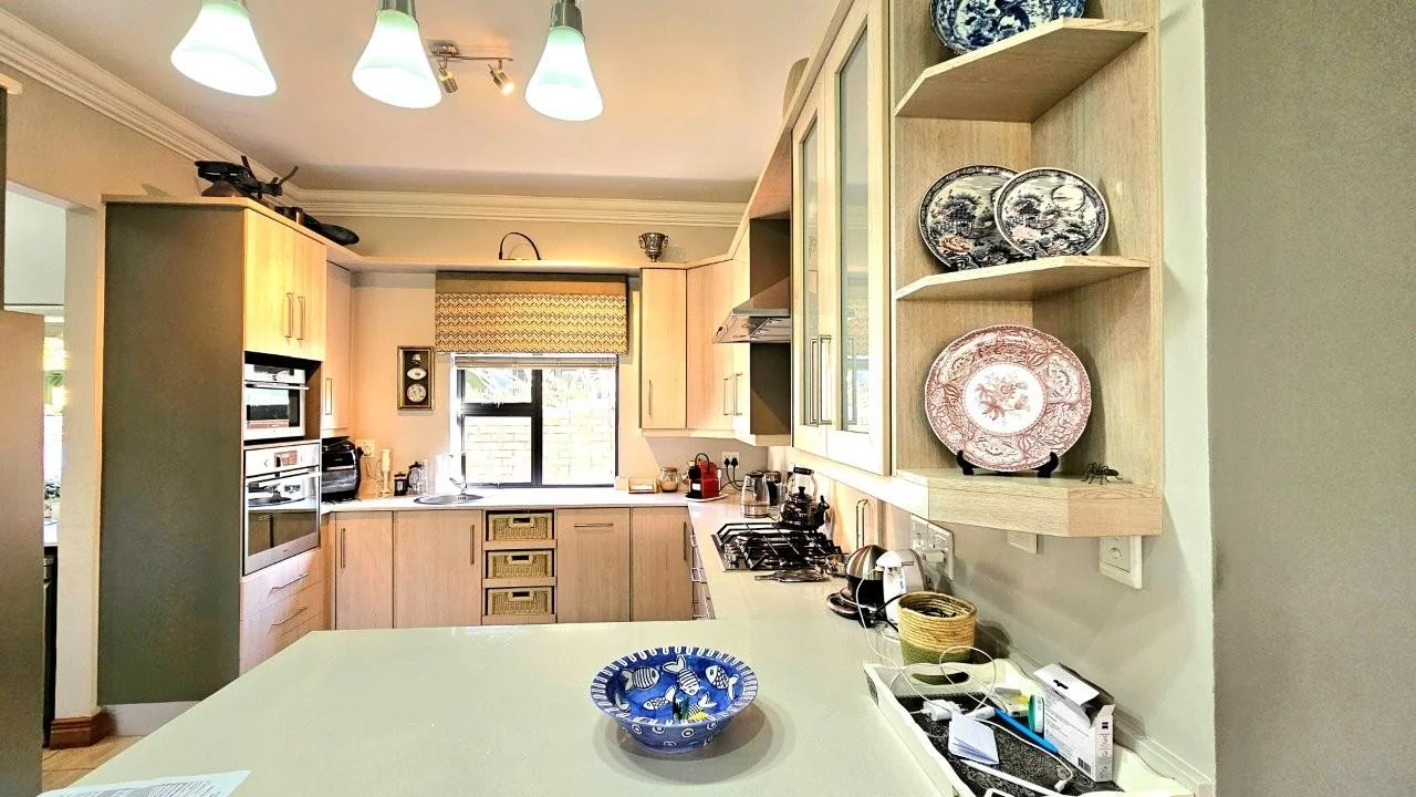 RETIRE@MIDSTREAM : YOU ARE GOING TO LOVE THIS PROPERTY. SOLE AND EXCLUSIVE MANDATED.