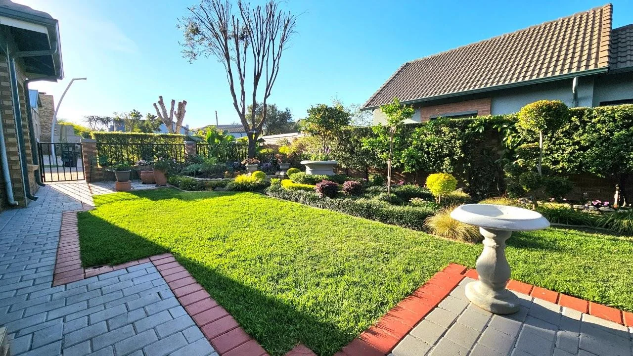 RETIRE@MIDSTREAM : YOU ARE GOING TO LOVE THIS PROPERTY. SOLE AND EXCLUSIVE MANDATED.