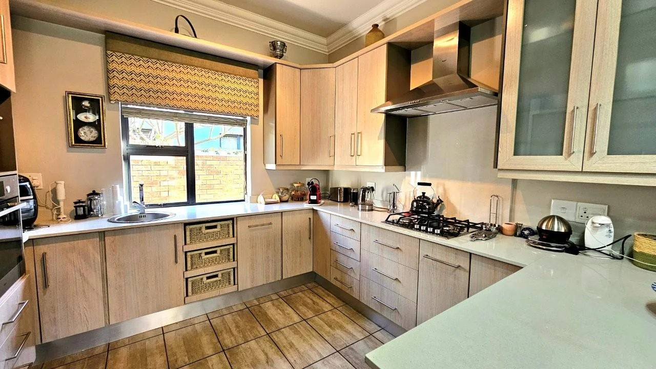 RETIRE@MIDSTREAM : YOU ARE GOING TO LOVE THIS PROPERTY. SOLE AND EXCLUSIVE MANDATED.