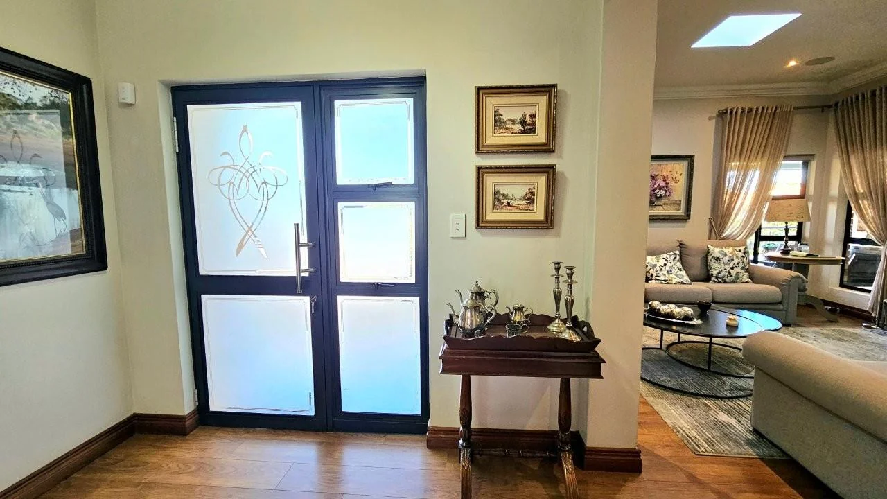 RETIRE@MIDSTREAM : YOU ARE GOING TO LOVE THIS PROPERTY. SOLE AND EXCLUSIVE MANDATED.