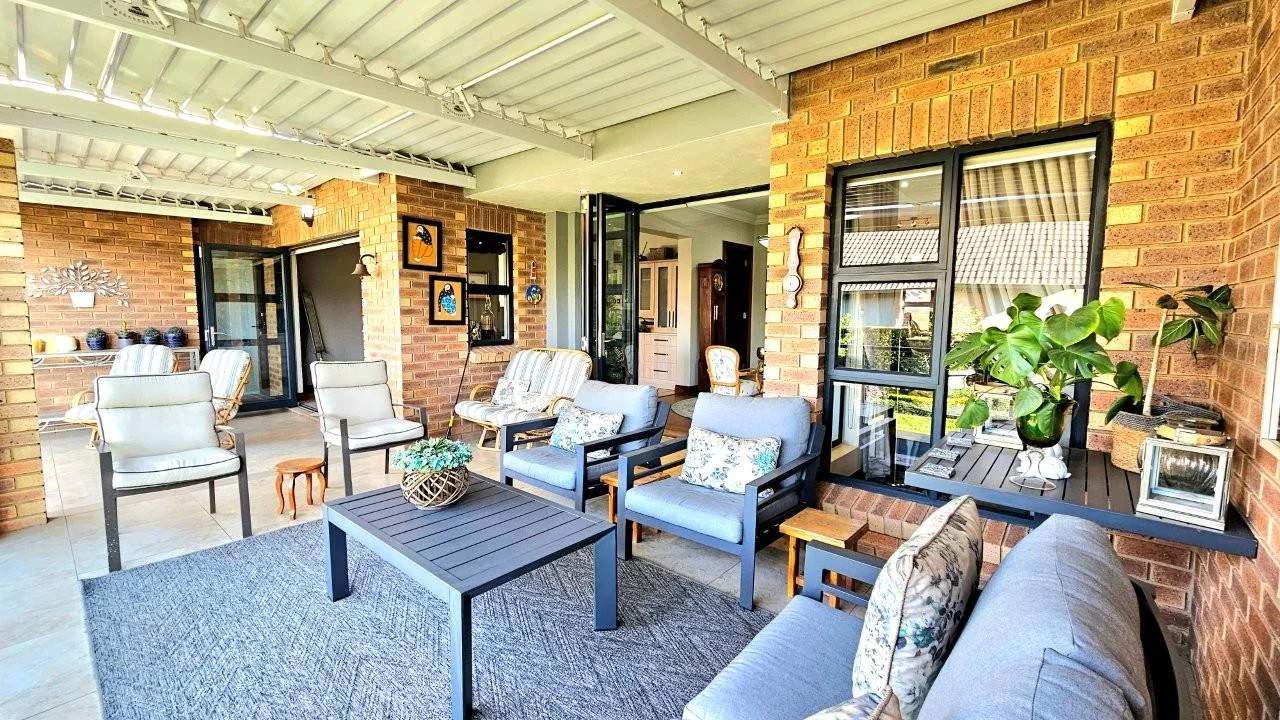 RETIRE@MIDSTREAM : YOU ARE GOING TO LOVE THIS PROPERTY. SOLE AND EXCLUSIVE MANDATED.