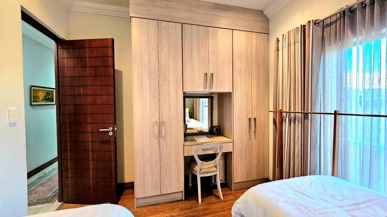 RETIRE@MIDSTREAM : YOU ARE GOING TO LOVE THIS PROPERTY. SOLE AND EXCLUSIVE MANDATED.