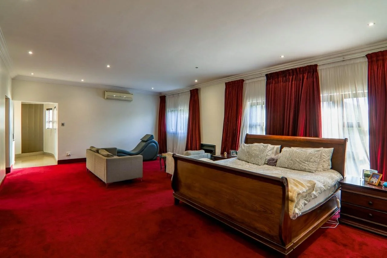 NEAT FACEBRICK PROPERTY IN MIDSTREAM PROPER : VERY CLOSE TO SCHOOLS