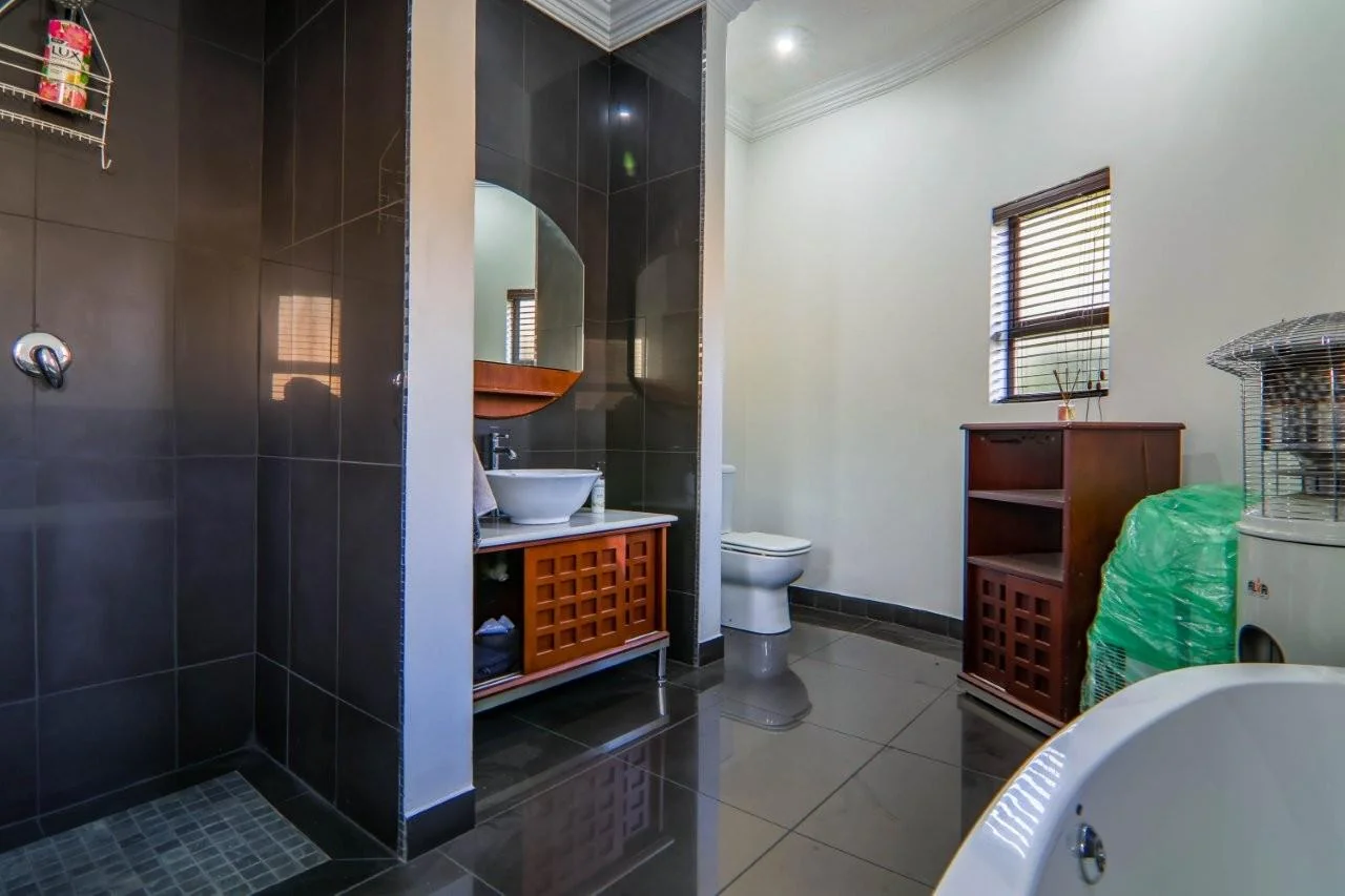 NEAT FACEBRICK PROPERTY IN MIDSTREAM PROPER : VERY CLOSE TO SCHOOLS