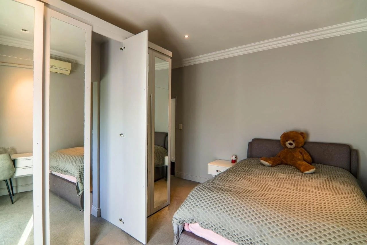 NEAT FACEBRICK PROPERTY IN MIDSTREAM PROPER : VERY CLOSE TO SCHOOLS