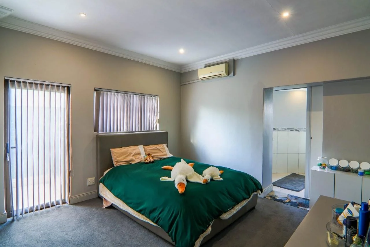 NEAT FACEBRICK PROPERTY IN MIDSTREAM PROPER : VERY CLOSE TO SCHOOLS