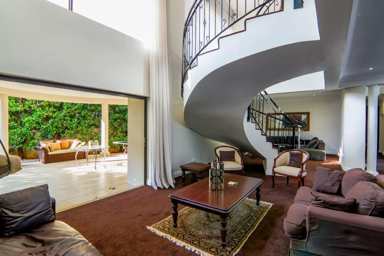 NEAT FACEBRICK PROPERTY IN MIDSTREAM PROPER : VERY CLOSE TO SCHOOLS