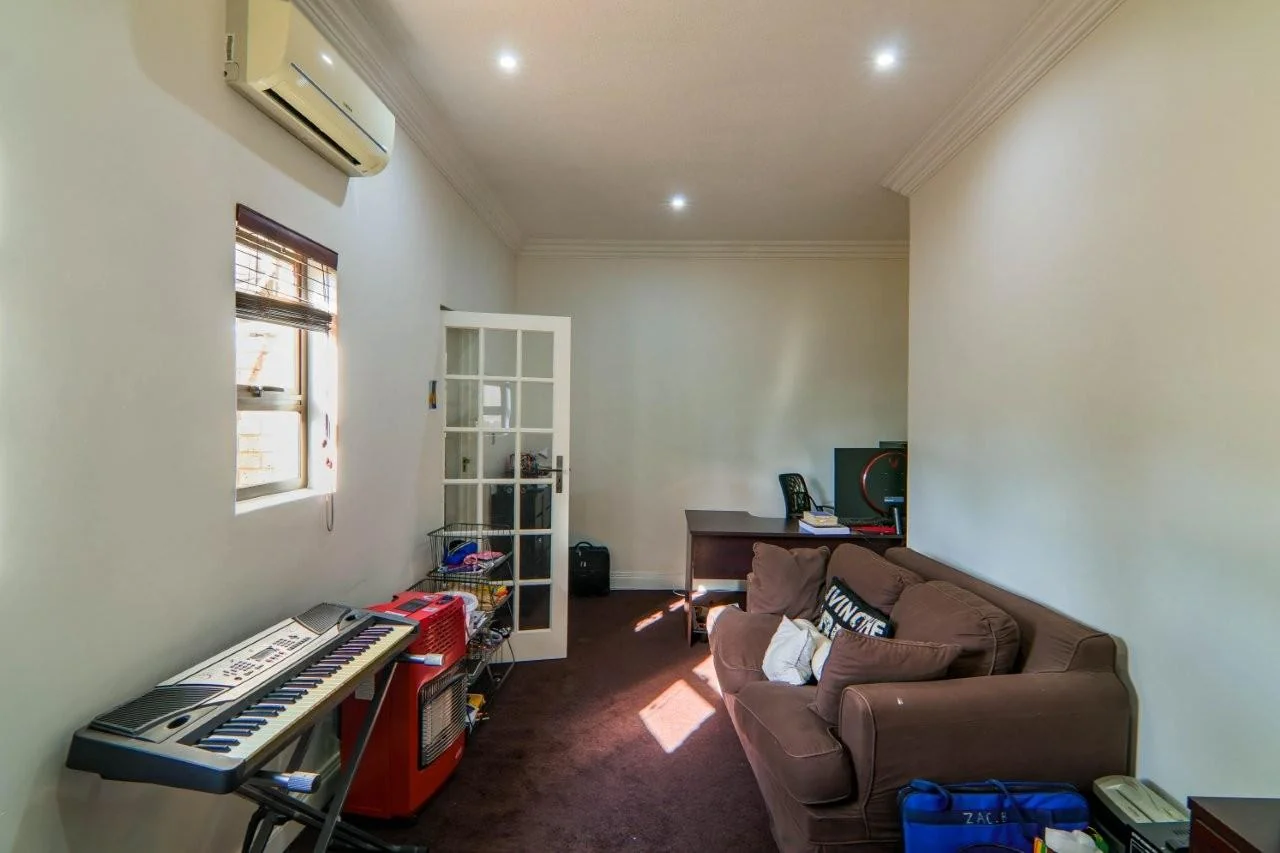 NEAT FACEBRICK PROPERTY IN MIDSTREAM PROPER : VERY CLOSE TO SCHOOLS