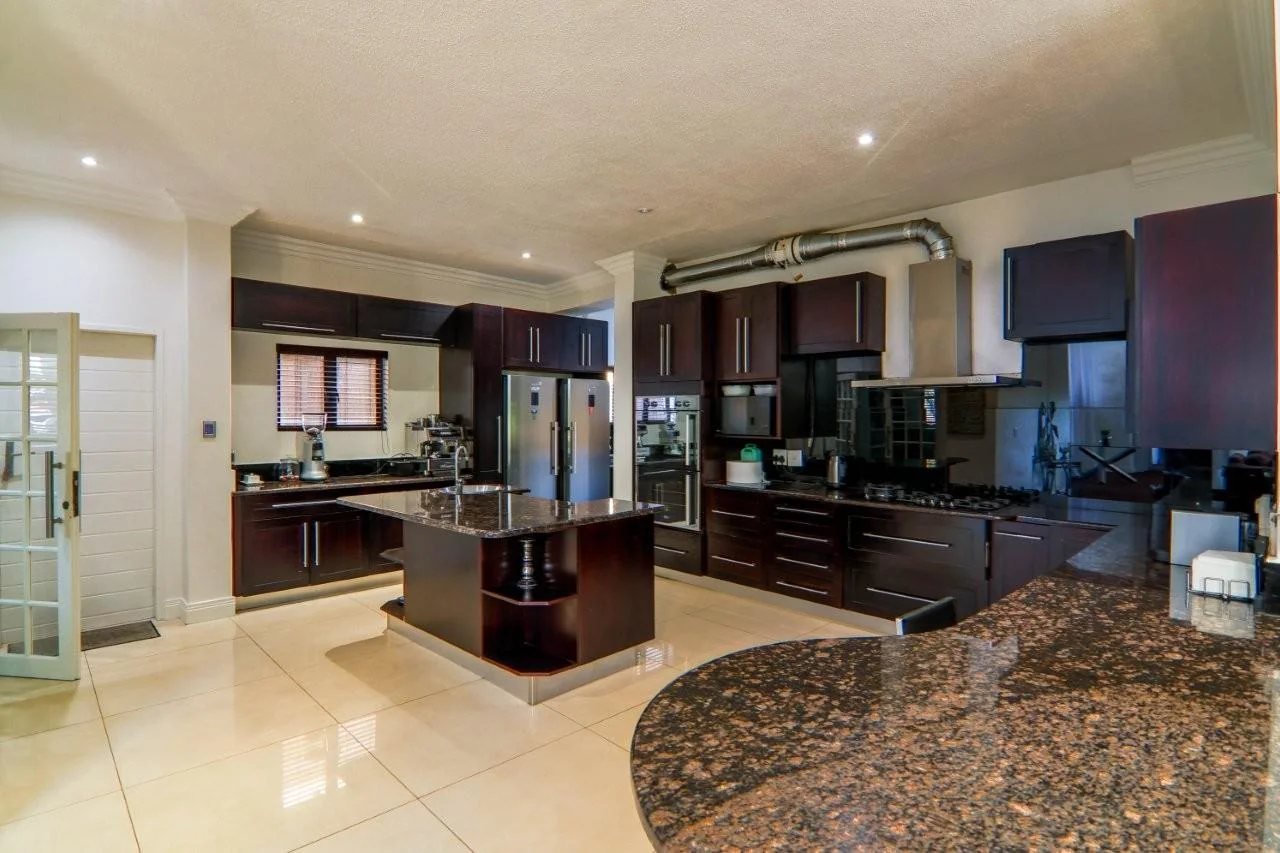 NEAT FACEBRICK PROPERTY IN MIDSTREAM PROPER : VERY CLOSE TO SCHOOLS