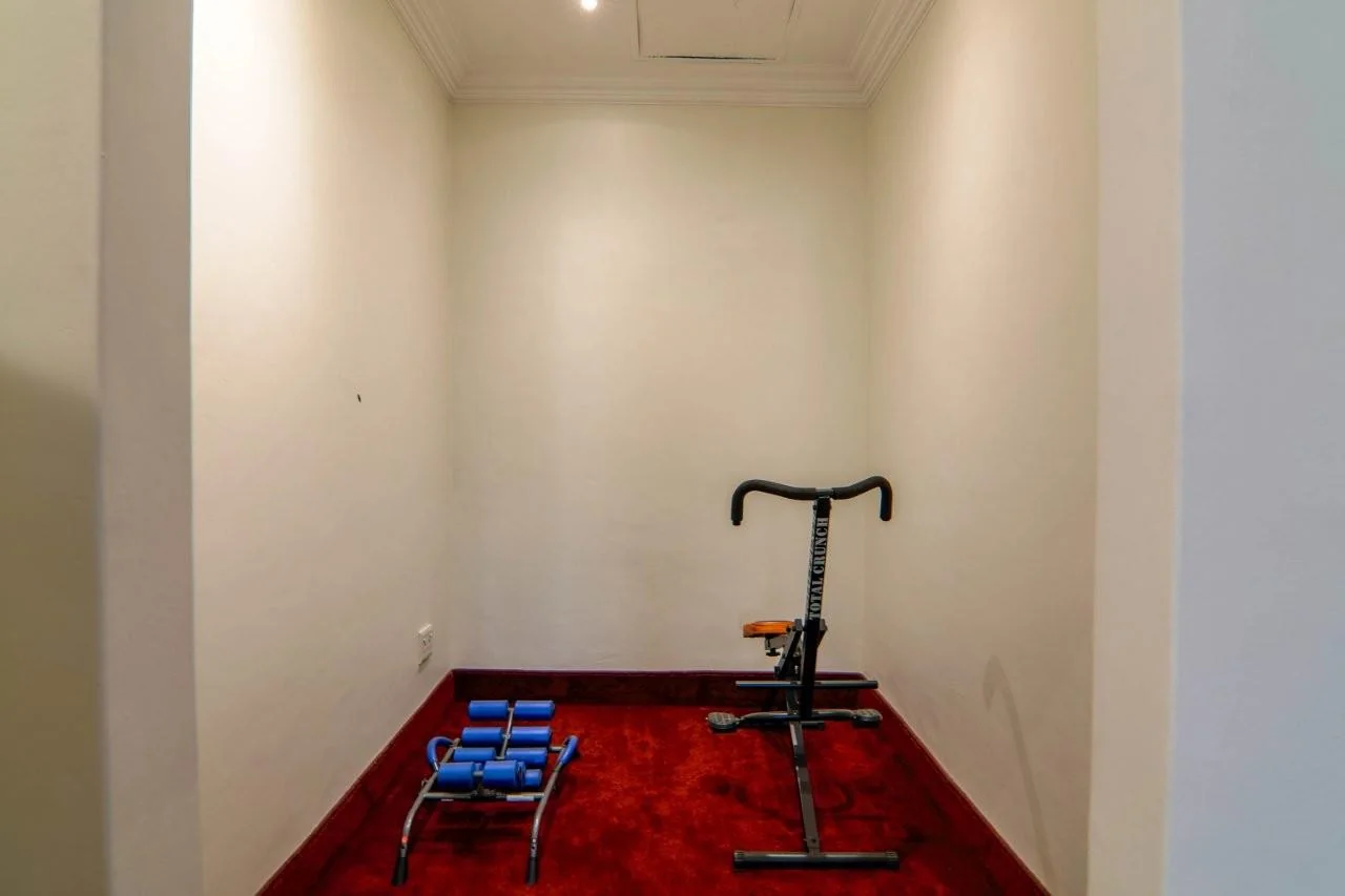 NEAT FACEBRICK PROPERTY IN MIDSTREAM PROPER : VERY CLOSE TO SCHOOLS