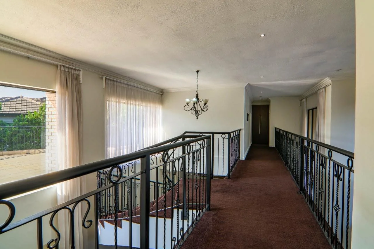 NEAT FACEBRICK PROPERTY IN MIDSTREAM PROPER : VERY CLOSE TO SCHOOLS