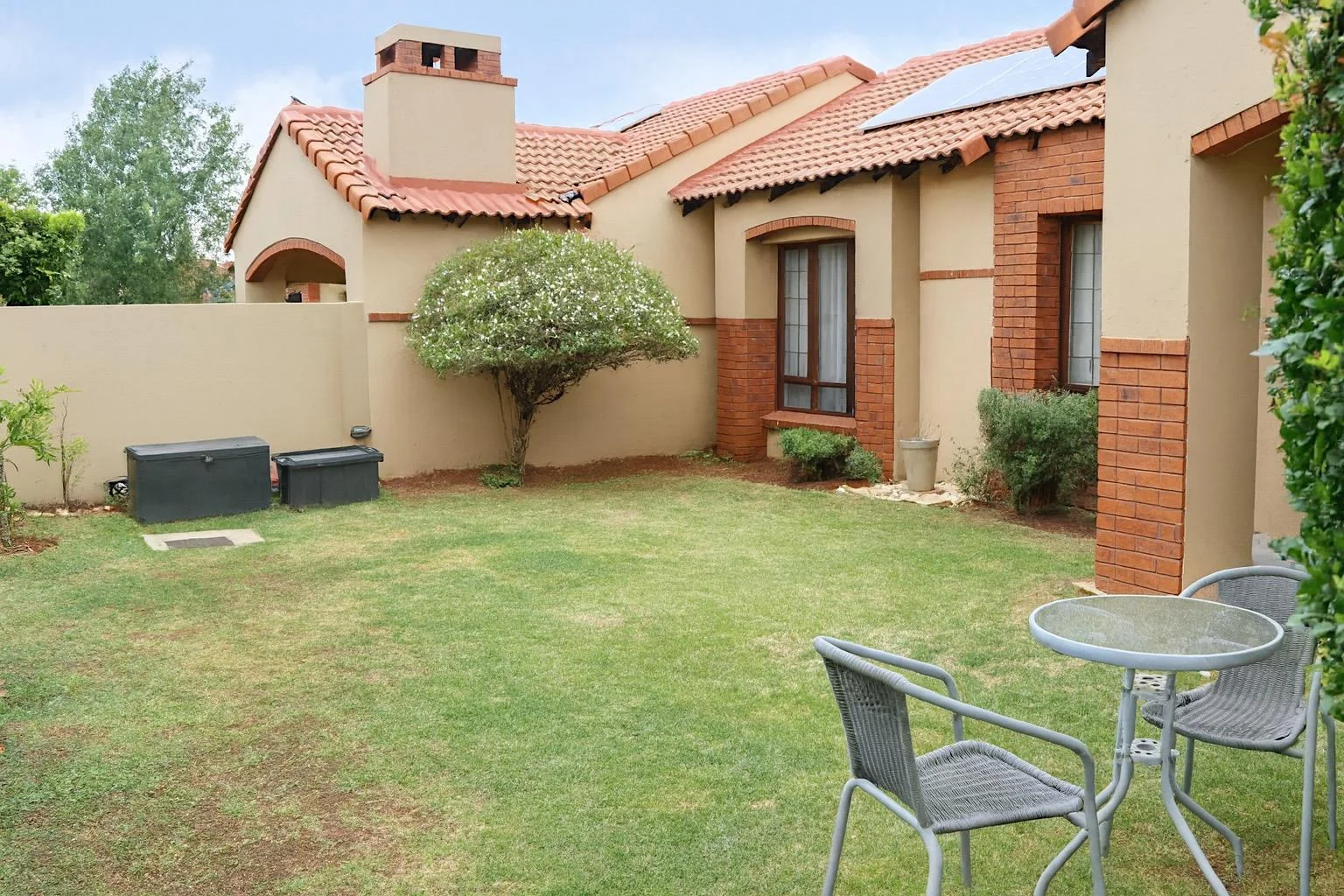 NEW LISTING ..... THE BEST 2 X 2 X 2 BY FAR!