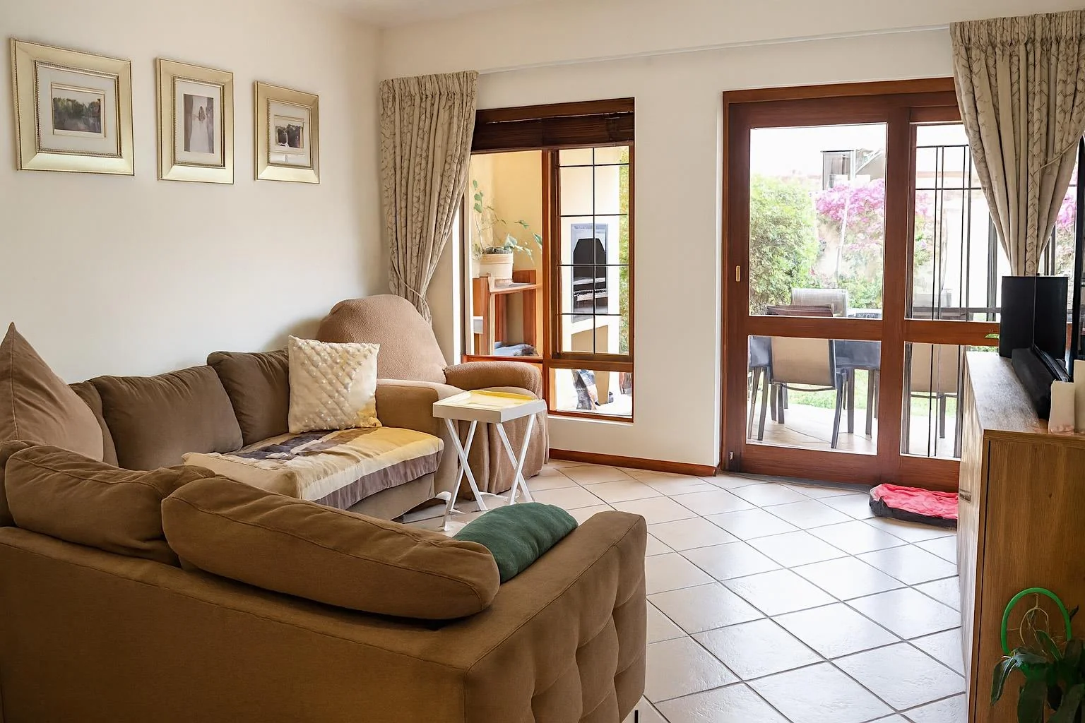 NEW LISTING ..... THE BEST 2 X 2 X 2 BY FAR!