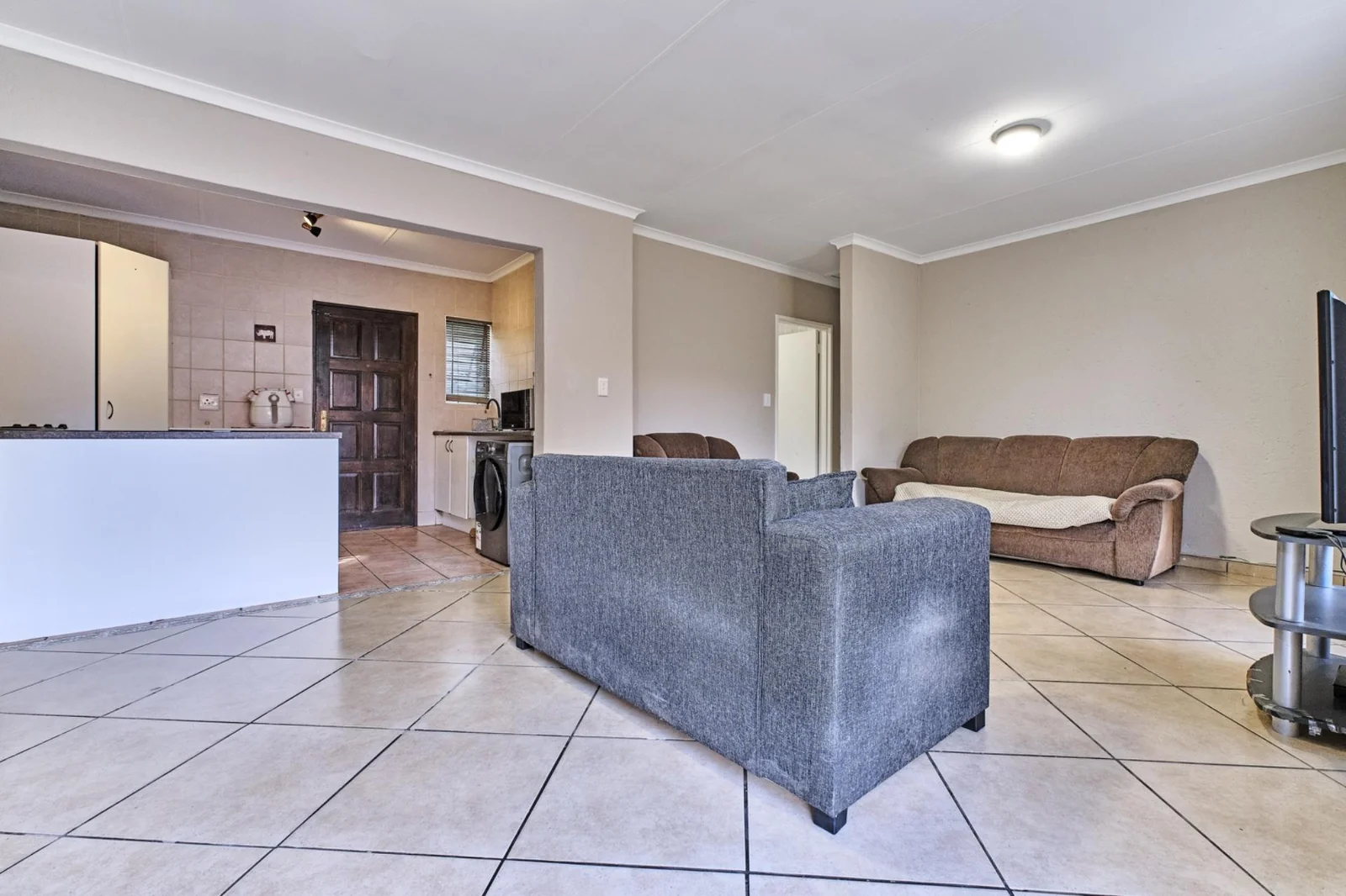 Simplex   l  Open plan lounge, kitchen + dining area  I  Large garden