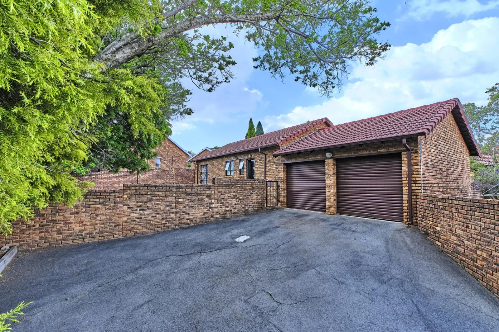 Simplex   l  Open plan lounge, kitchen + dining area  I  Large garden