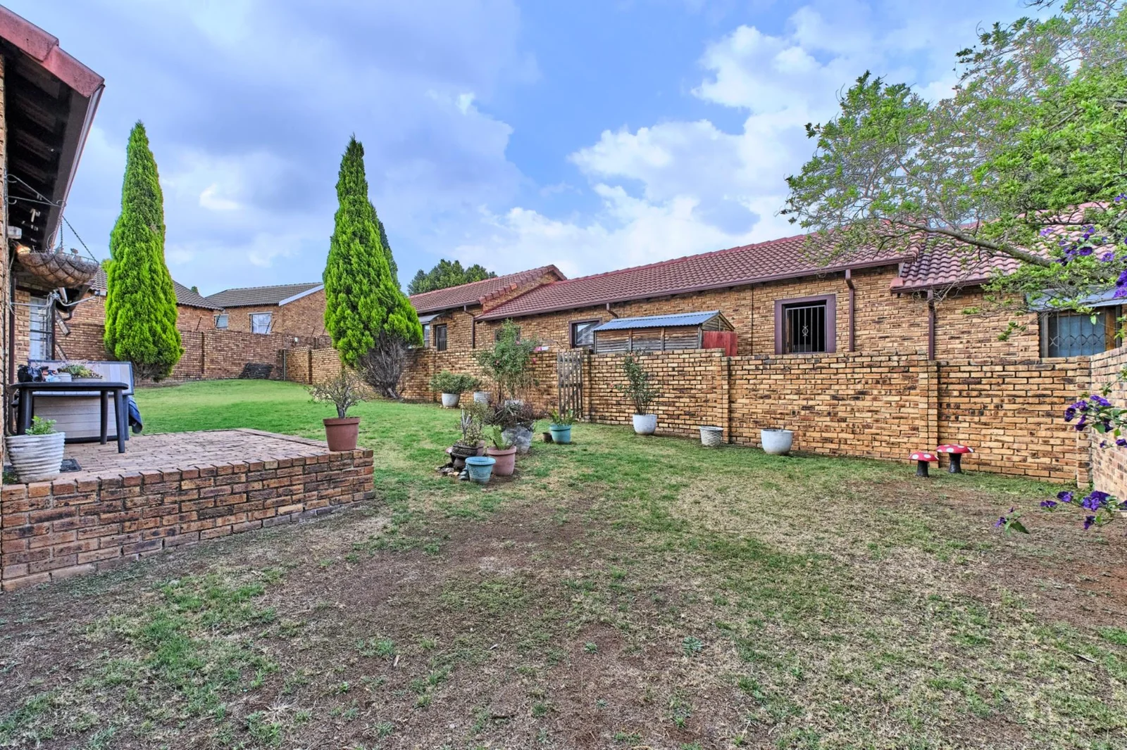 Simplex   l  Open plan lounge, kitchen + dining area  I  Large garden