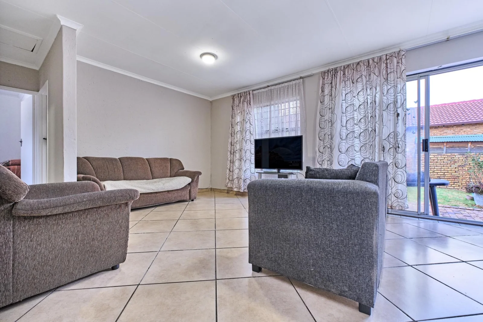 Simplex   l  Open plan lounge, kitchen + dining area  I  Large garden