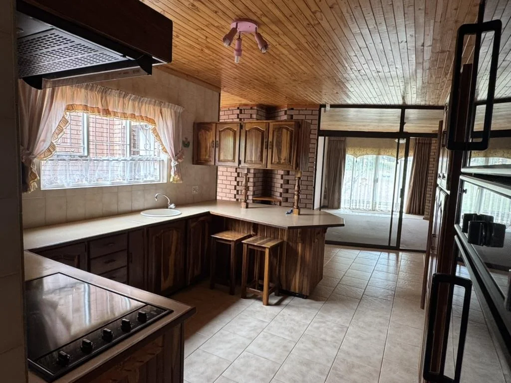 Stunning four-bedroom house next to the wildlife Park.