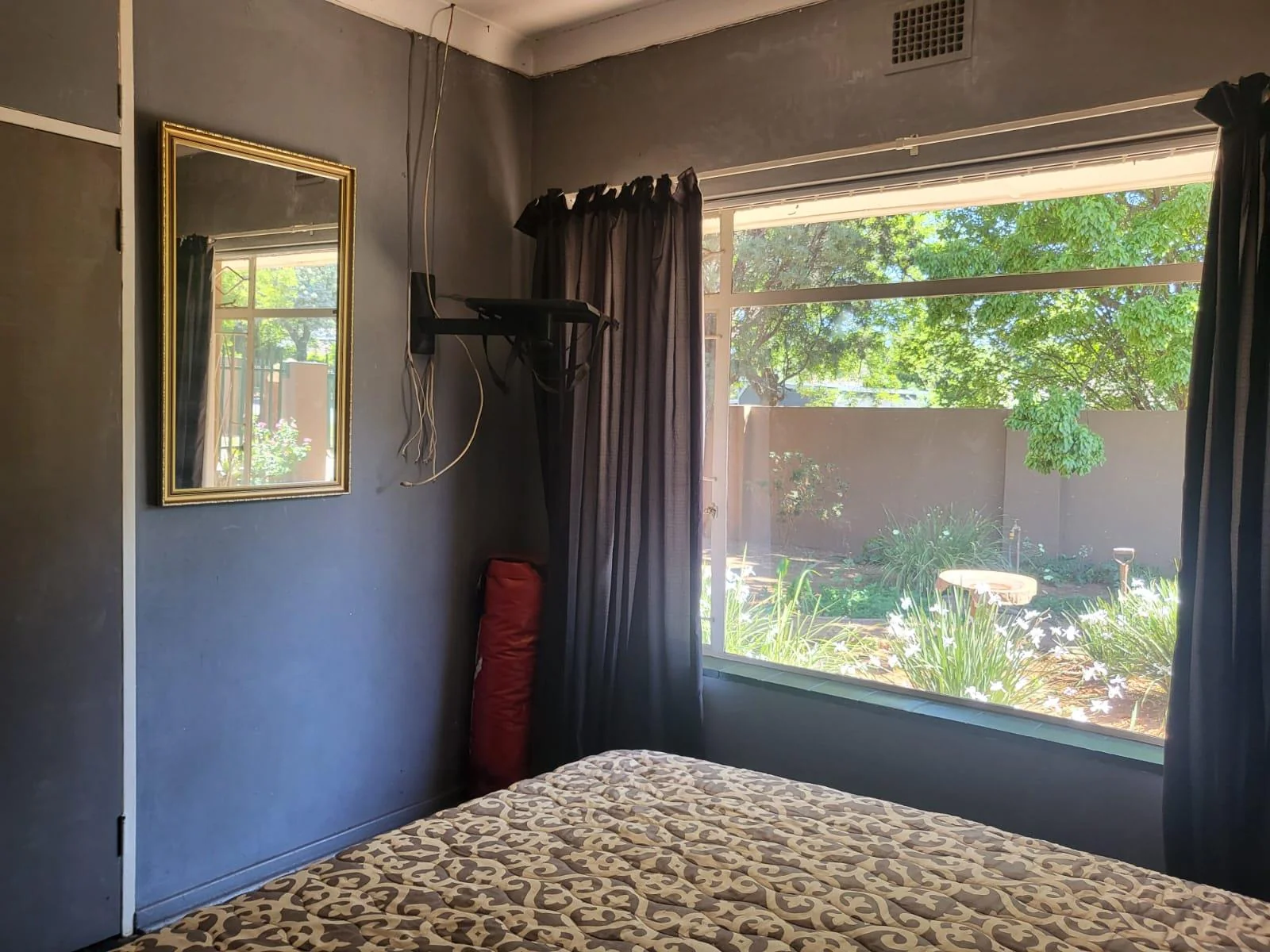 Reduced to sell!!  Well located family home with flatlet, swimming pool and salon area, for sale in Risiville.