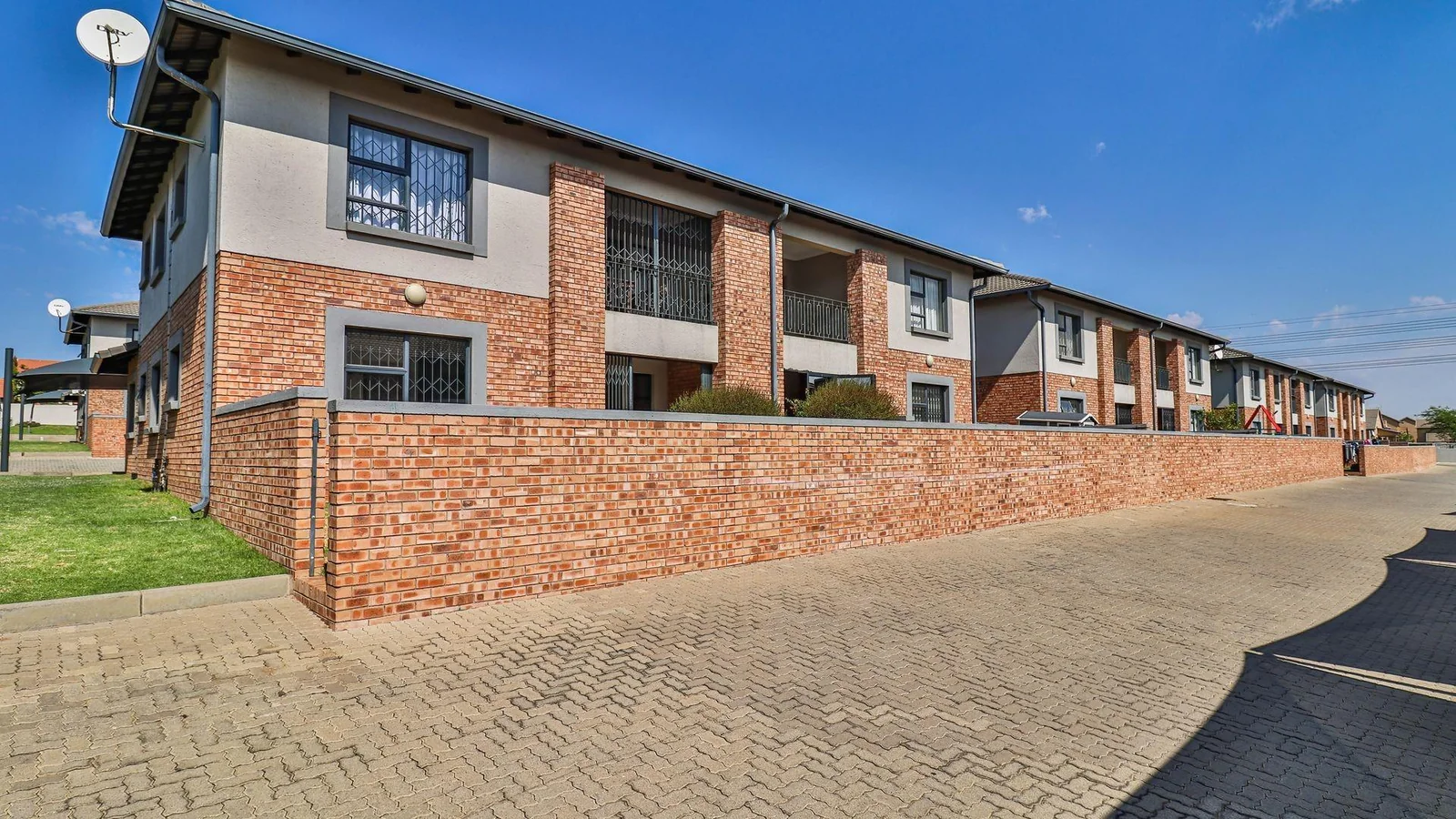 Stylish 3Bed, Ground Floor Apartment For Sale