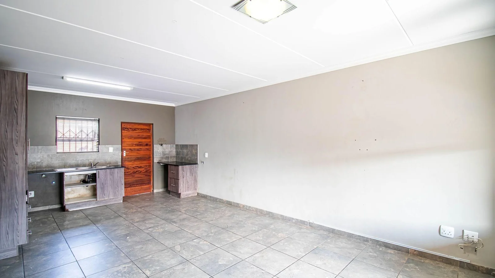 Stylish 3Bed, Ground Floor Apartment For Sale