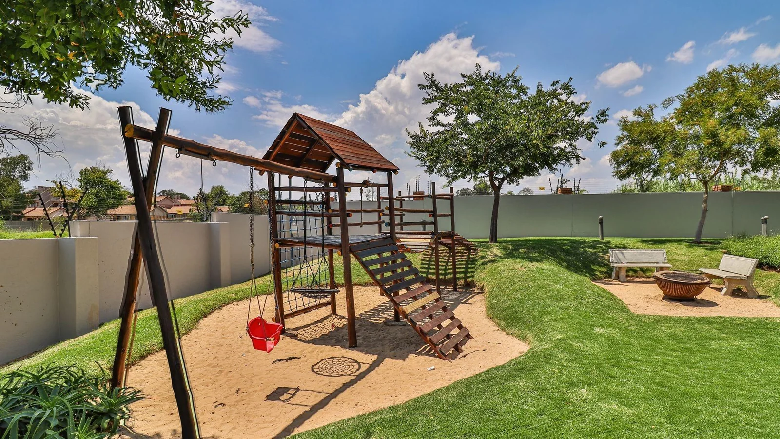 Stylish 3Bed, Ground Floor Apartment For Sale