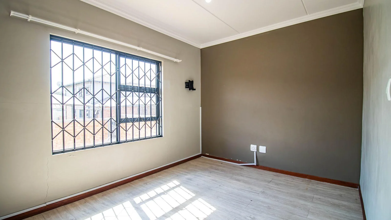 Stylish 3Bed, Ground Floor Apartment For Sale