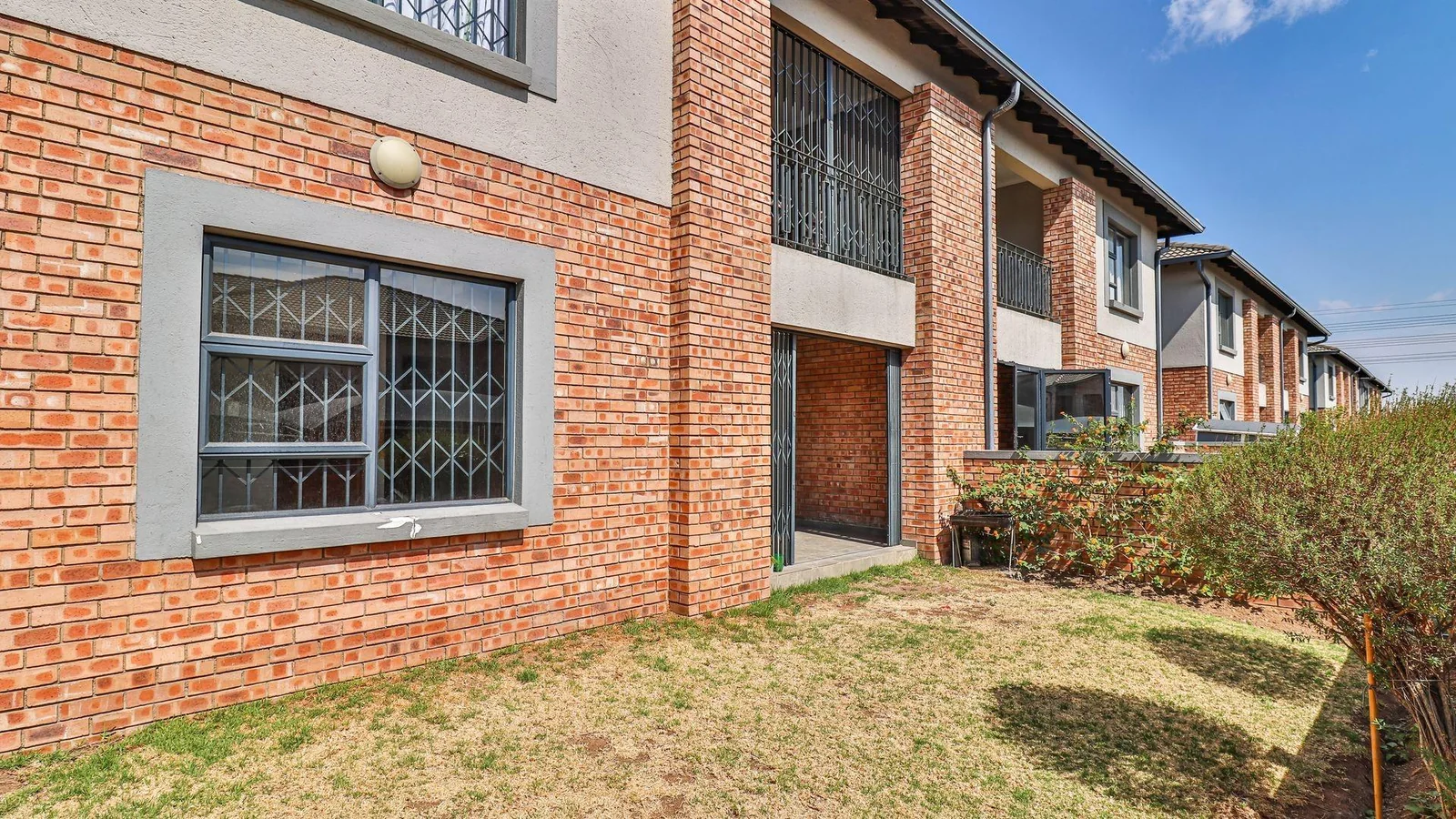 Stylish 3Bed, Ground Floor Apartment For Sale