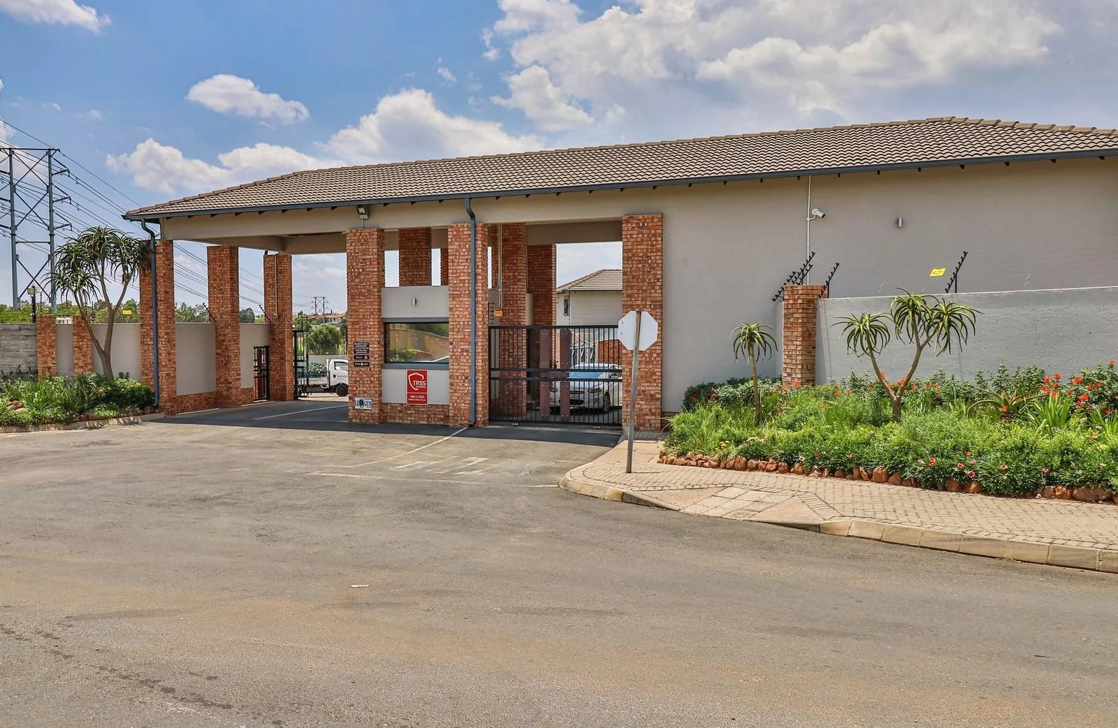 Stylish 3Bed, Ground Floor Apartment For Sale