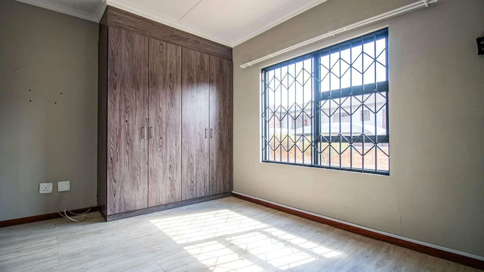 Stylish 3Bed, Ground Floor Apartment For Sale