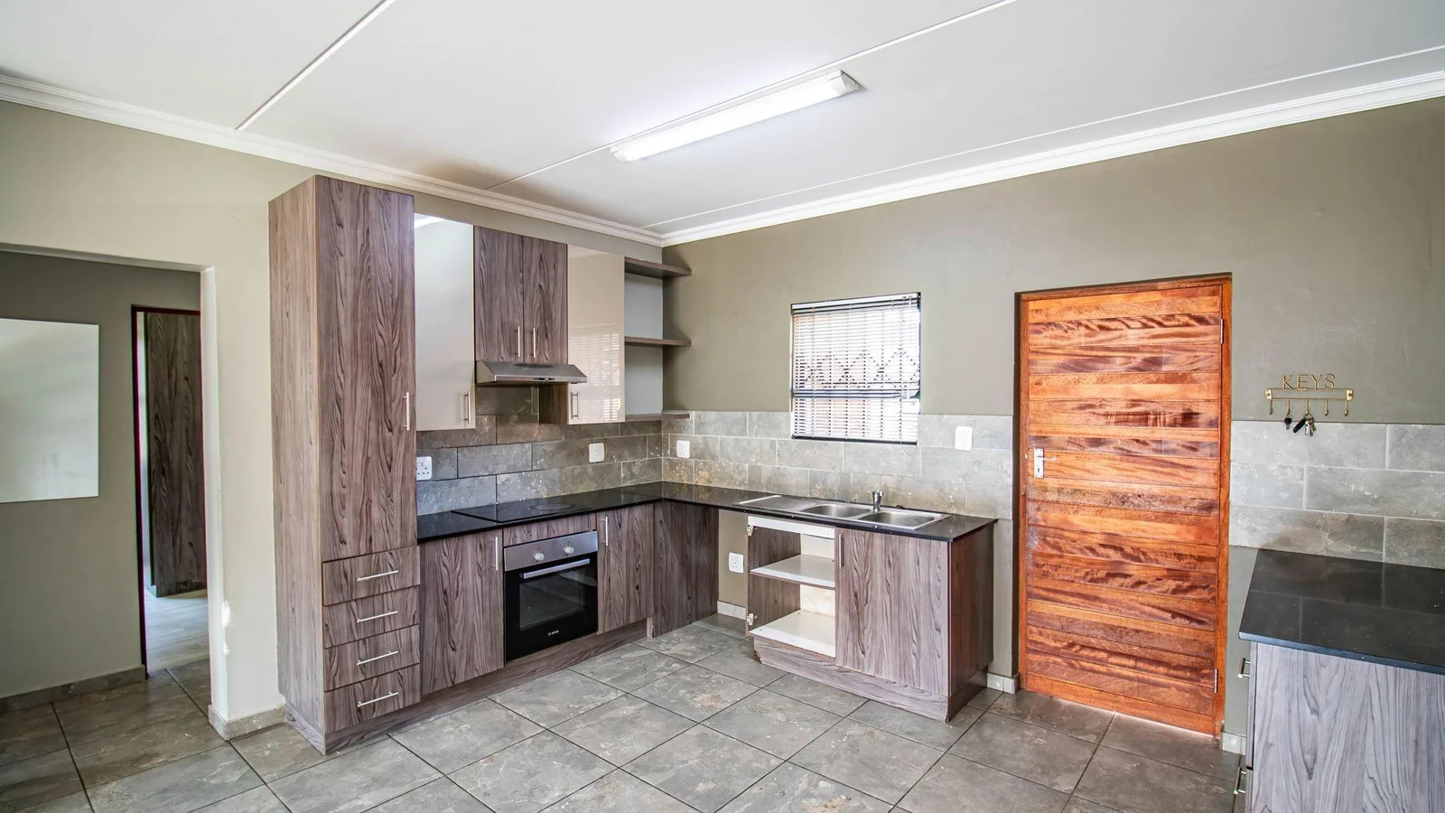 Stylish 3Bed, Ground Floor Apartment For Sale