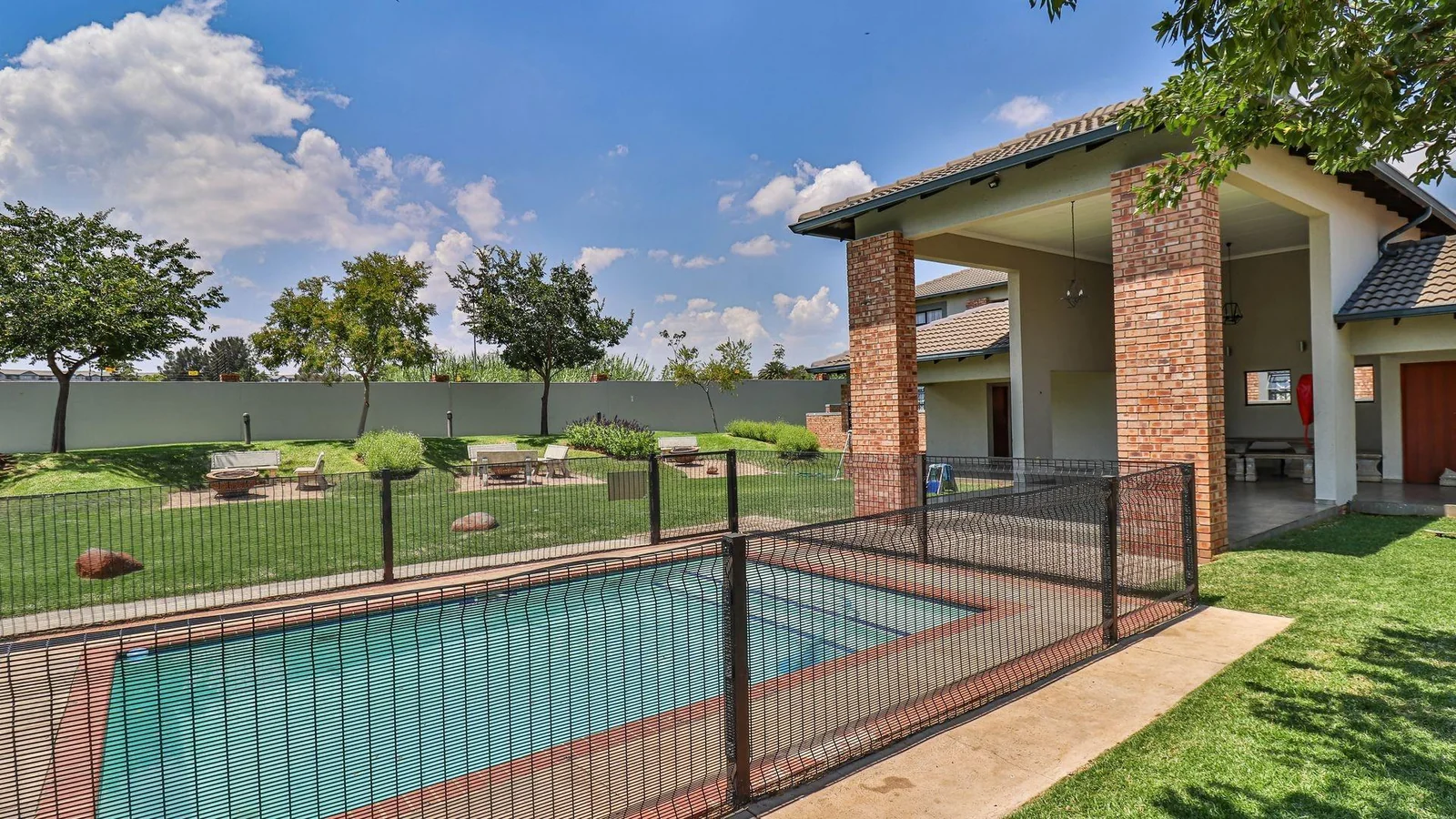 Stylish 3Bed, Ground Floor Apartment For Sale