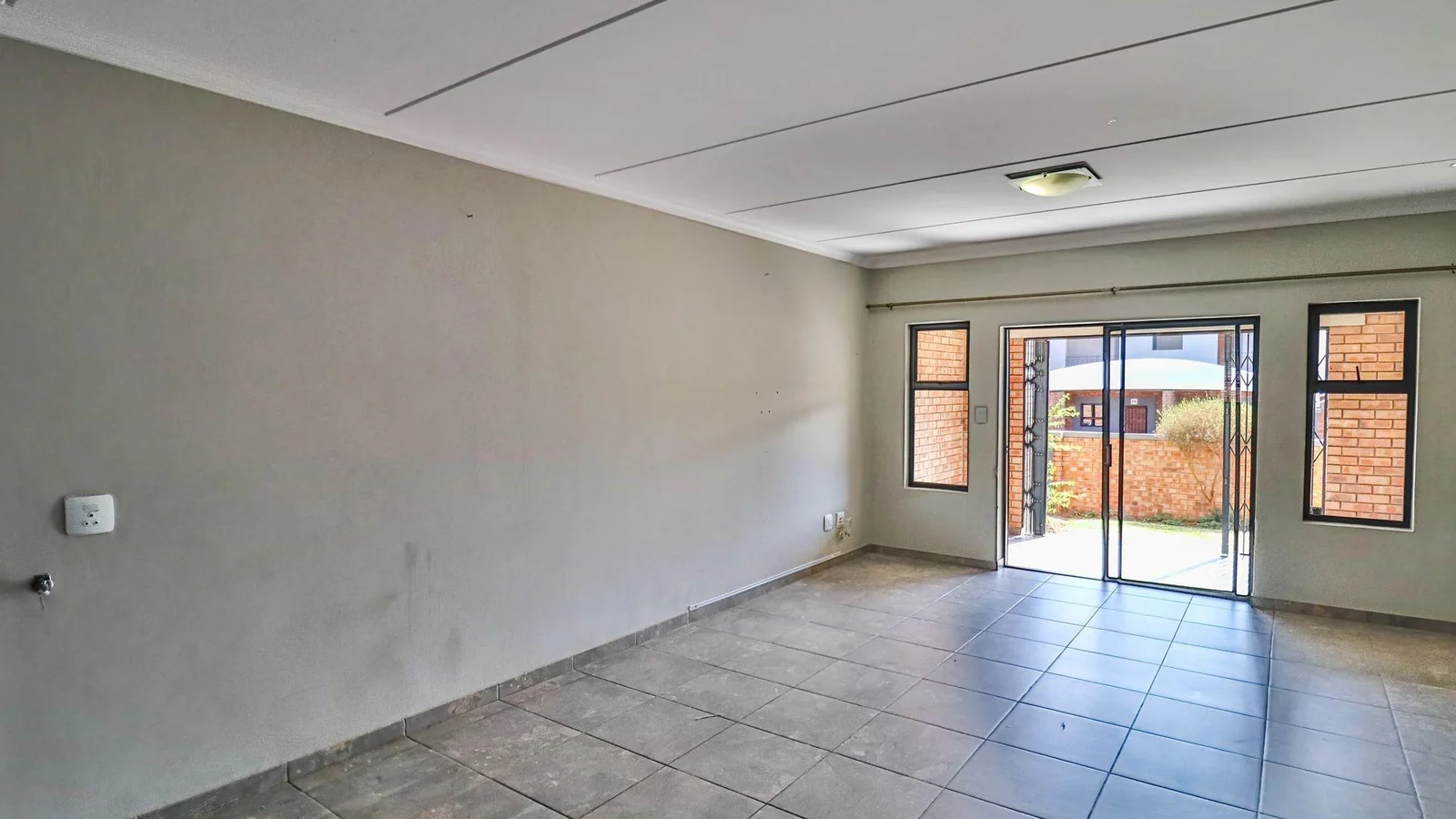 Stylish 3Bed, Ground Floor Apartment For Sale