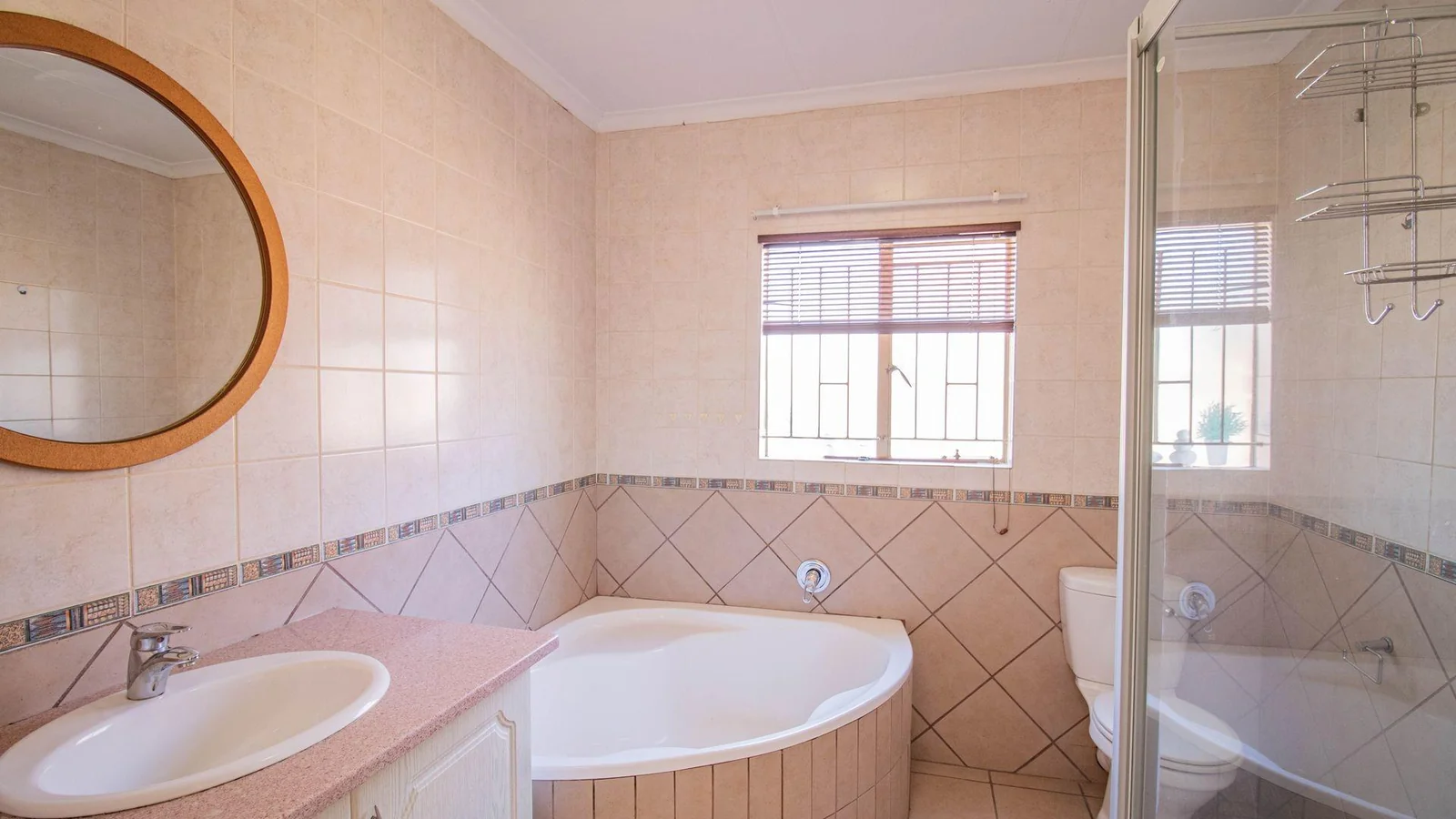 House For Sale in Thatchfield Crescent