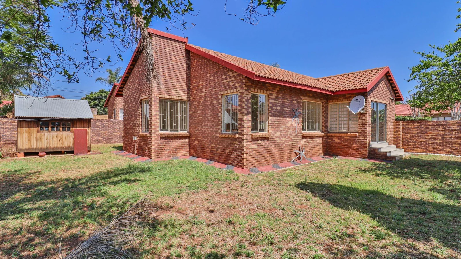 House For Sale in Thatchfield Crescent