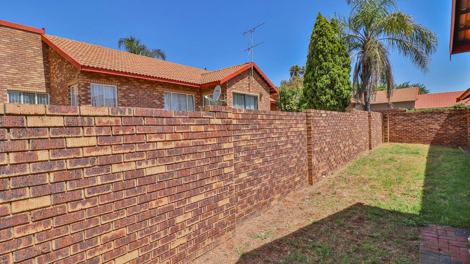 House For Sale in Thatchfield Crescent