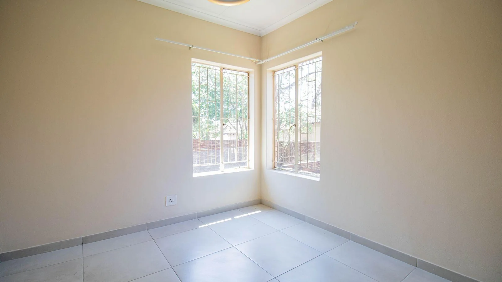 House For Sale in Thatchfield Crescent