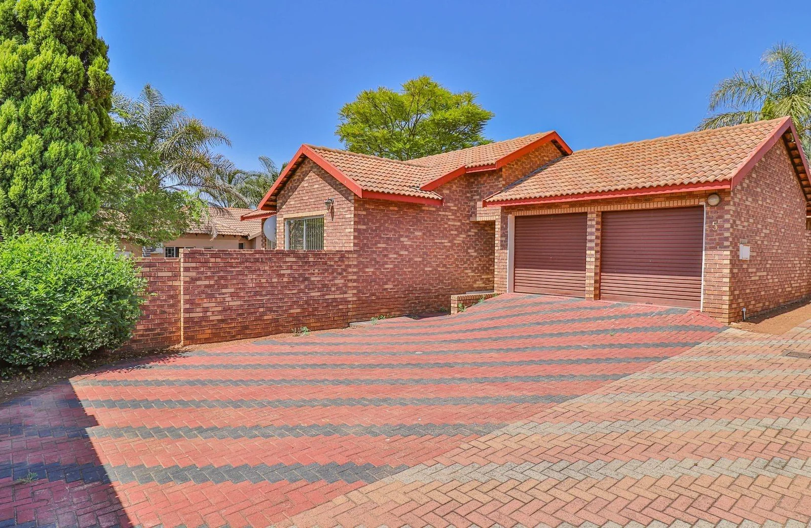 House For Sale in Thatchfield Crescent