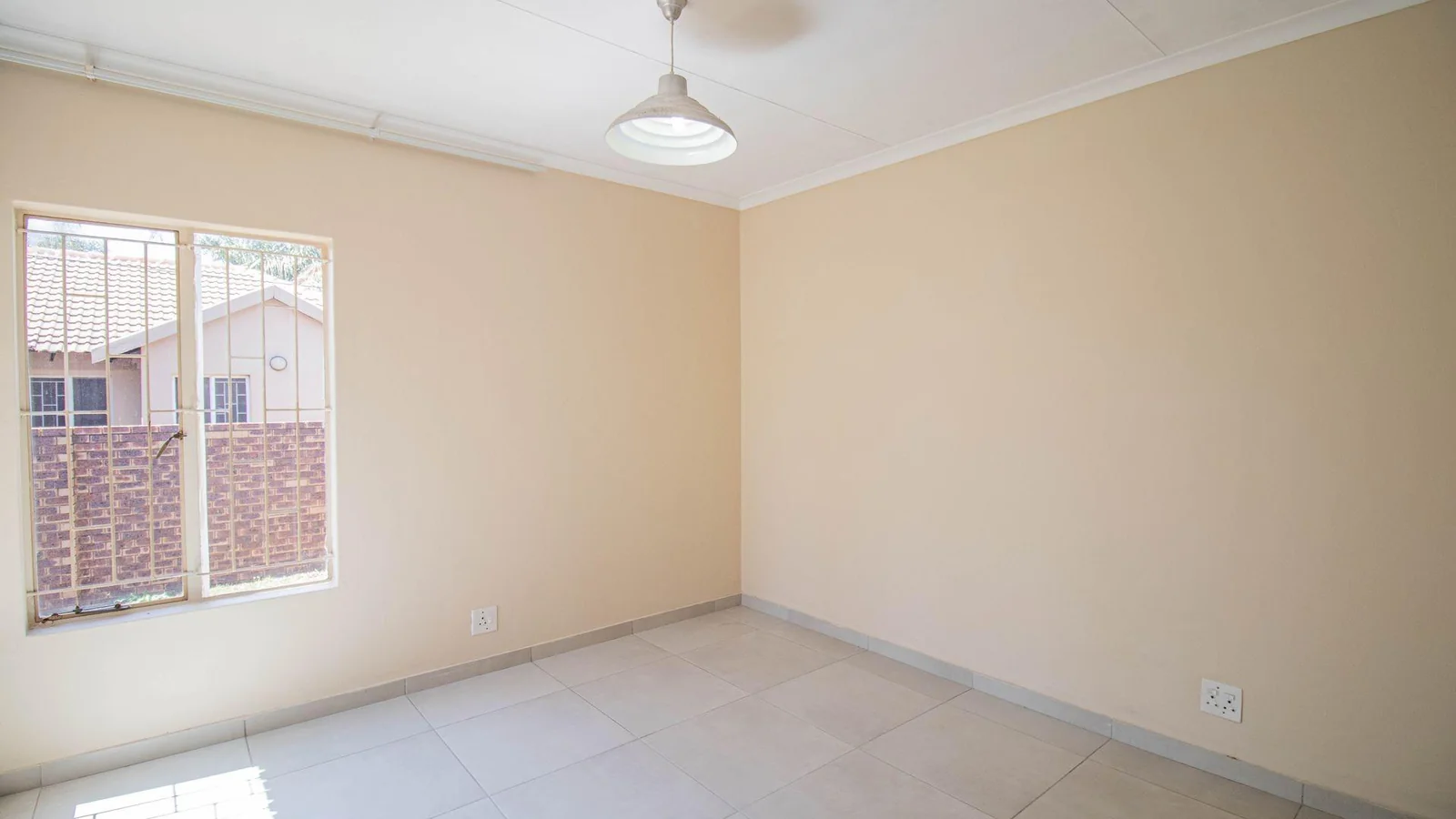 House For Sale in Thatchfield Crescent