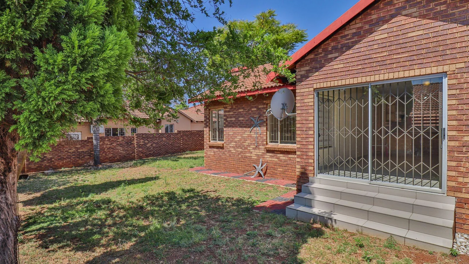 House For Sale in Thatchfield Crescent