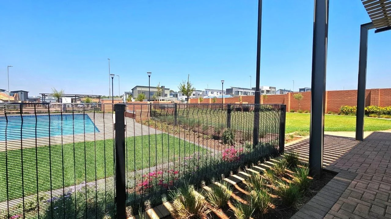 BUILDING PACKAGE  - LOCATED ON ONE OF THE BIGGER STANDS