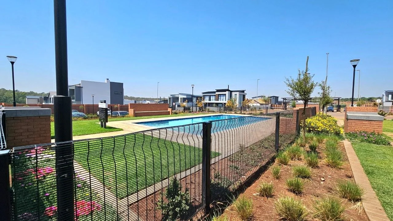 BUILDING PACKAGE  - LOCATED ON ONE OF THE BIGGER STANDS