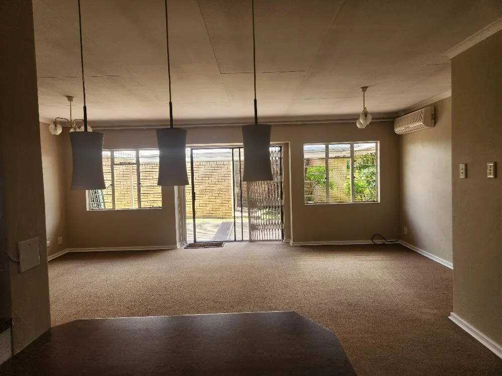 Simplex  in Retirement Village in Equestria.