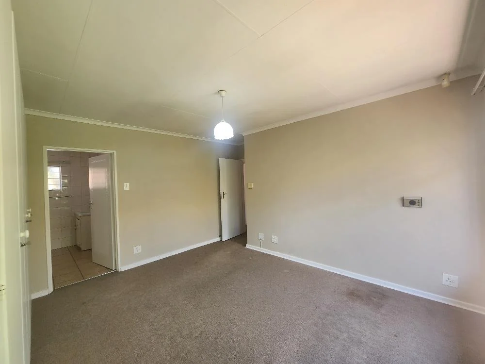 Simplex  in Retirement Village in Equestria.